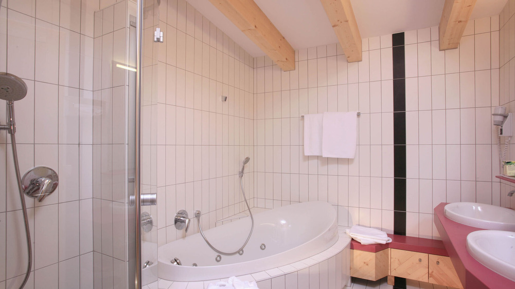 Design Suite im Hotel Glemmtalerhof in Saalbach Hinterglemm, mit viel Platz, Komfort & genügend Freiraum um 