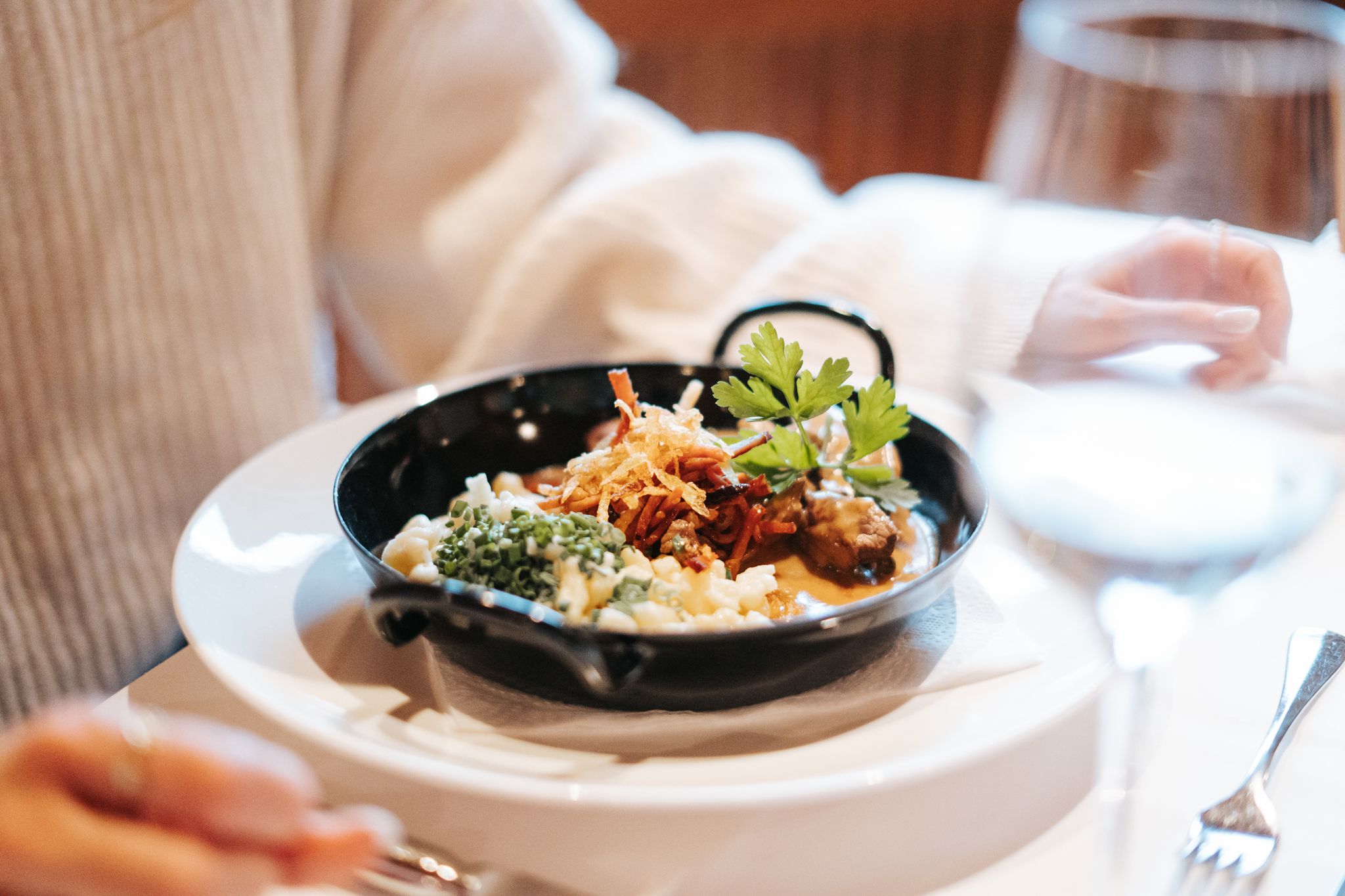 Ein köstliches Gericht im Glemmtalerhof in Hinterglemm, das zum Genießen einlädt.